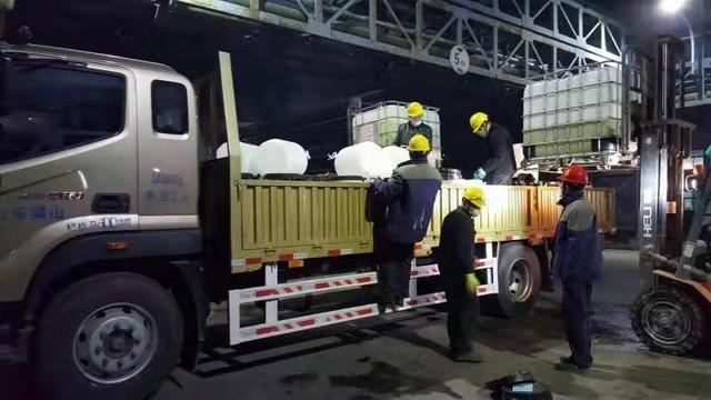 连续七天！开云app登录入口化学奔赴在路上 数百吨消毒液喷洒在济宁及周边各县区