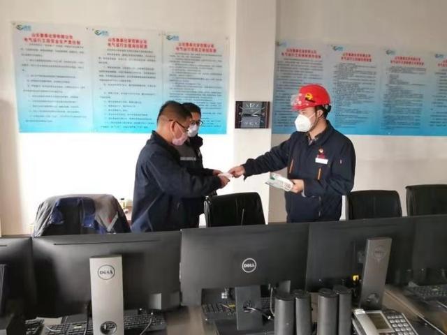 连续七天！开云app登录入口化学奔赴在路上 数百吨消毒液喷洒在济宁及周边各县区